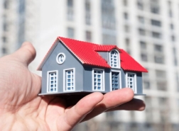 شيمشك: سيتم اتخاذ إجراءات للتصدي لارتفاع أسعار ايجارات المنازل