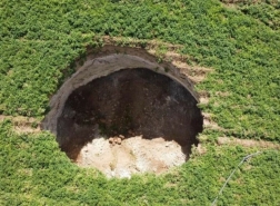 حفرة غريبة بحقل زراعي ترعب السكان في قونية