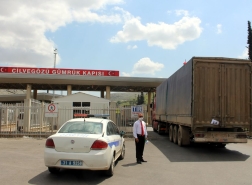 56 شاحنة مساعدات أممية إلى إدلب السورية عبر تركيا