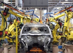 العمل الدولية: ضربة ثلاثية لصناعة السيارات في العالم