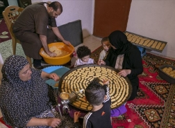 كورونا يعيد رائحة حلويات العيد إلى البيوت التونسية