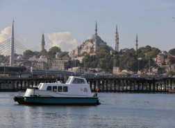 تكاسي بحرية تدخل خط الخدمة في اسطنبول (فيديو)