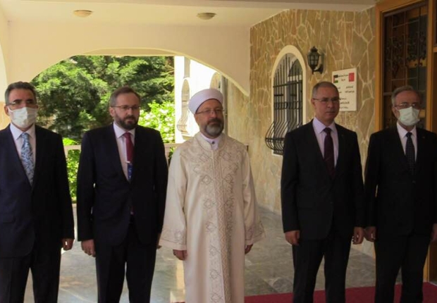 رئيس الشؤون الدينية التركي خلال لقاء مع السفير الفلسطيني فائد مصطفى في أنقرة