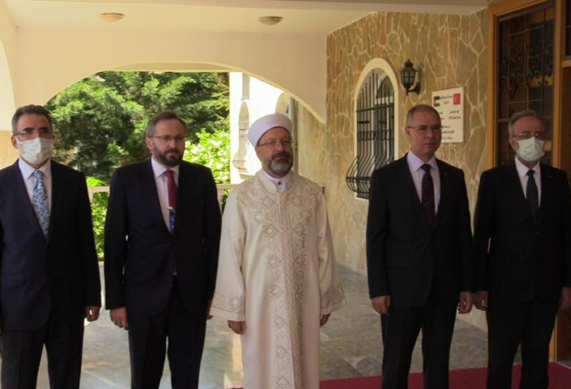 رئيس الشؤون الدينية التركي خلال لقاء مع السفير الفلسطيني فائد مصطفى في أنقرة
