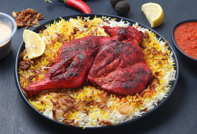 مظبي الدجاج يعد واحدًا من أشهى وألذ الأطباق التي تتميز بها المأكولات اليمنية والخليجية