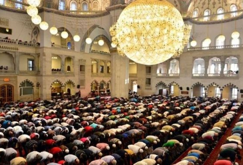 صلاة عيد الفطر في اسطنبول عند الساعة 07:04 صباحاً